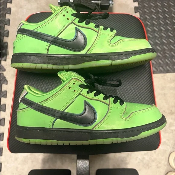 Nike Dunks Powerpuff Sneakers - Picture 3 of 4